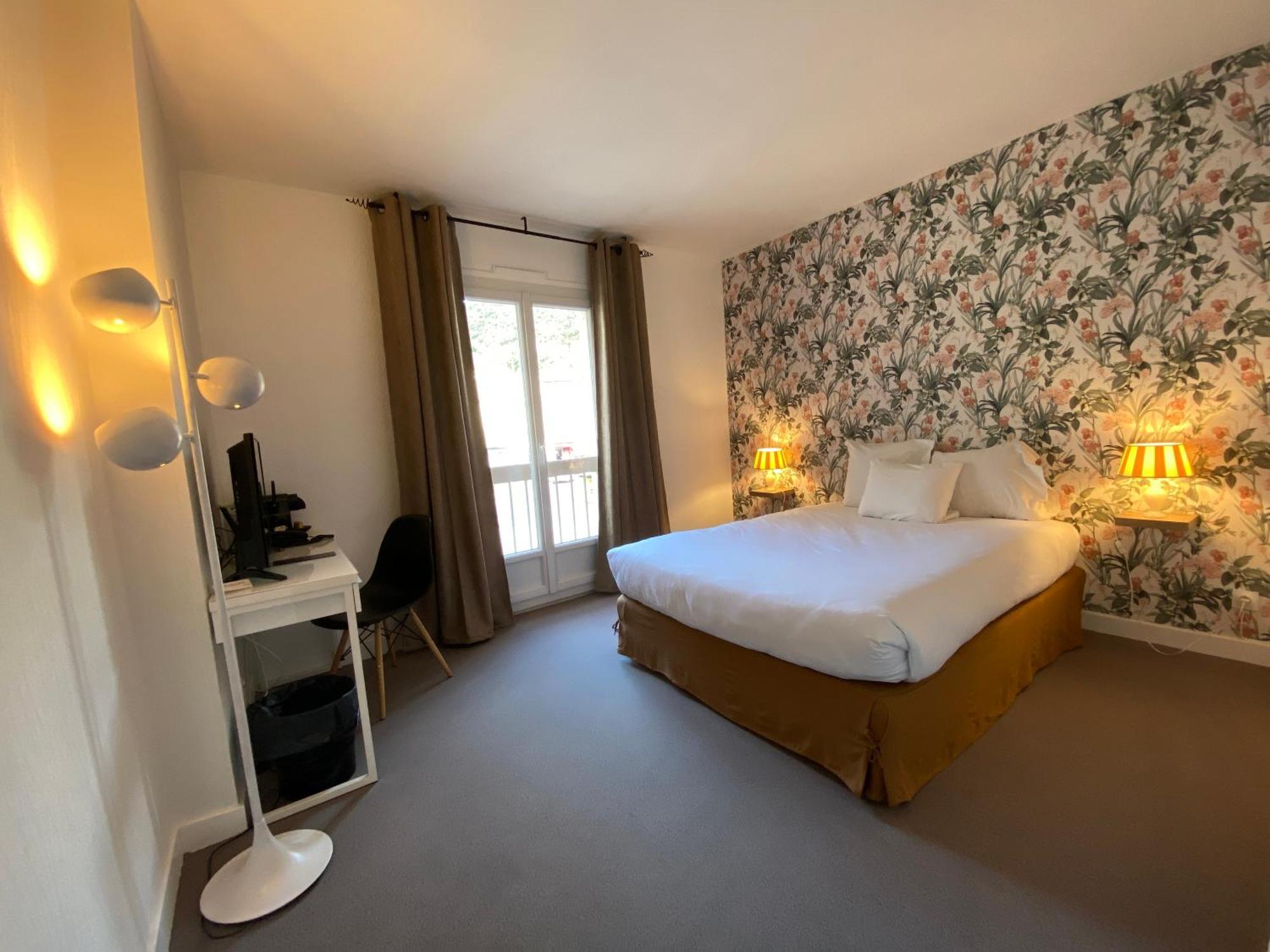 Logis Hotel Medieval, Montelimar Nord ロシュモール エクステリア 写真