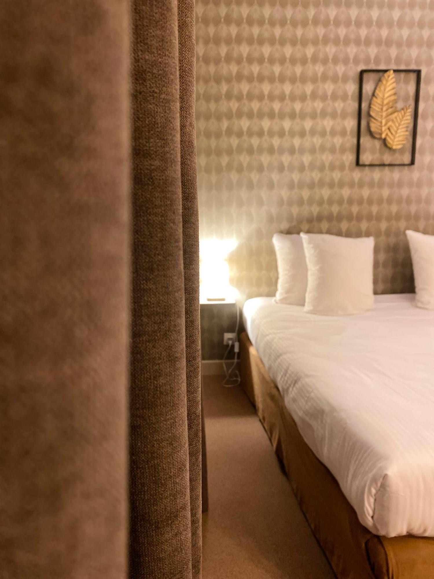 Logis Hotel Medieval, Montelimar Nord ロシュモール エクステリア 写真