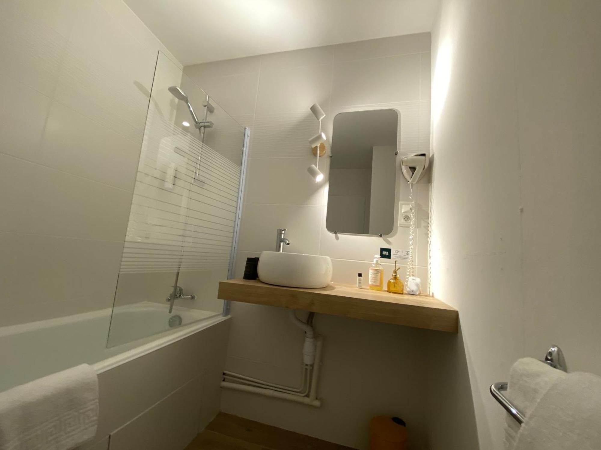Logis Hotel Medieval, Montelimar Nord ロシュモール エクステリア 写真