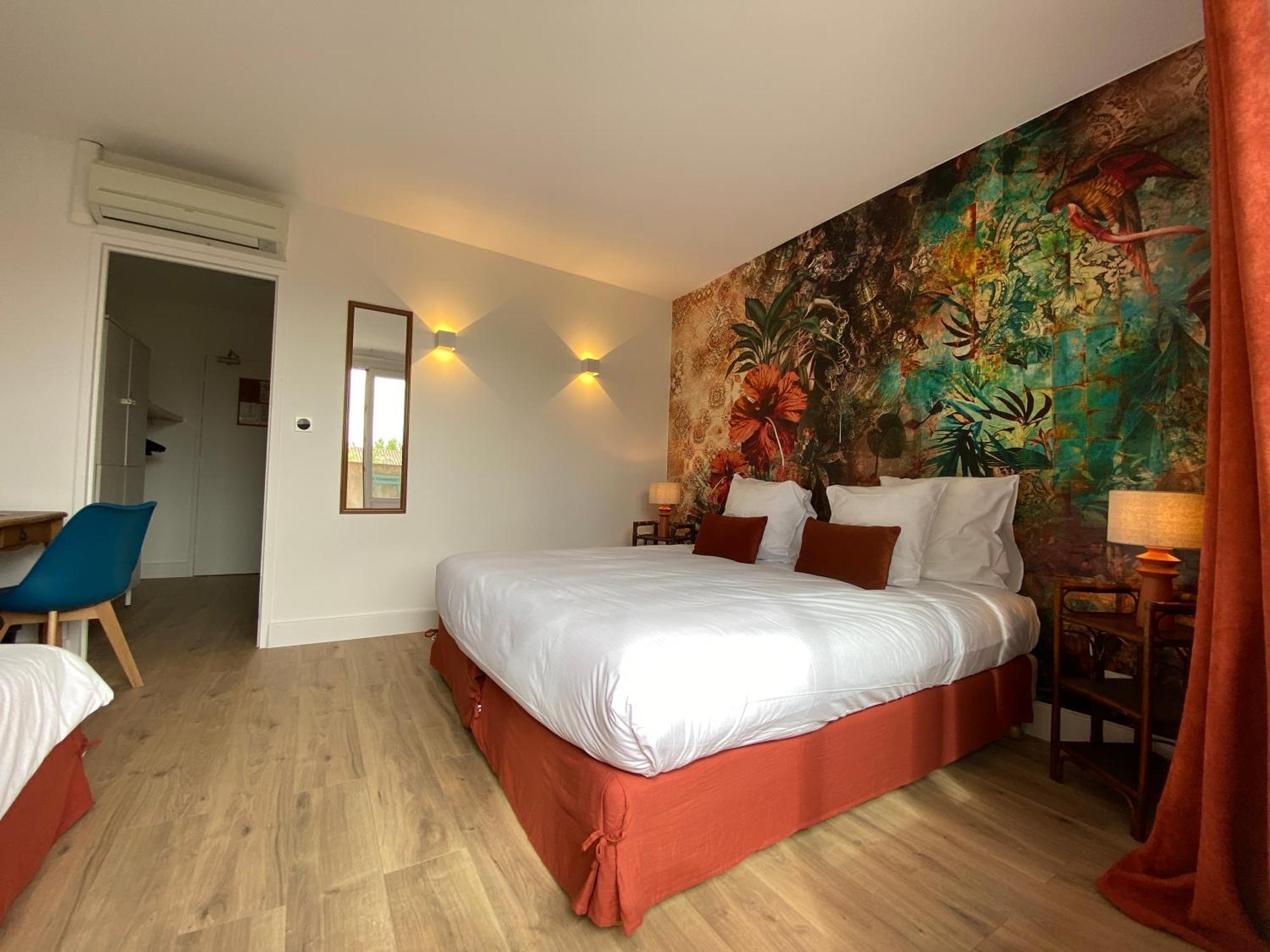 Logis Hotel Medieval, Montelimar Nord ロシュモール エクステリア 写真