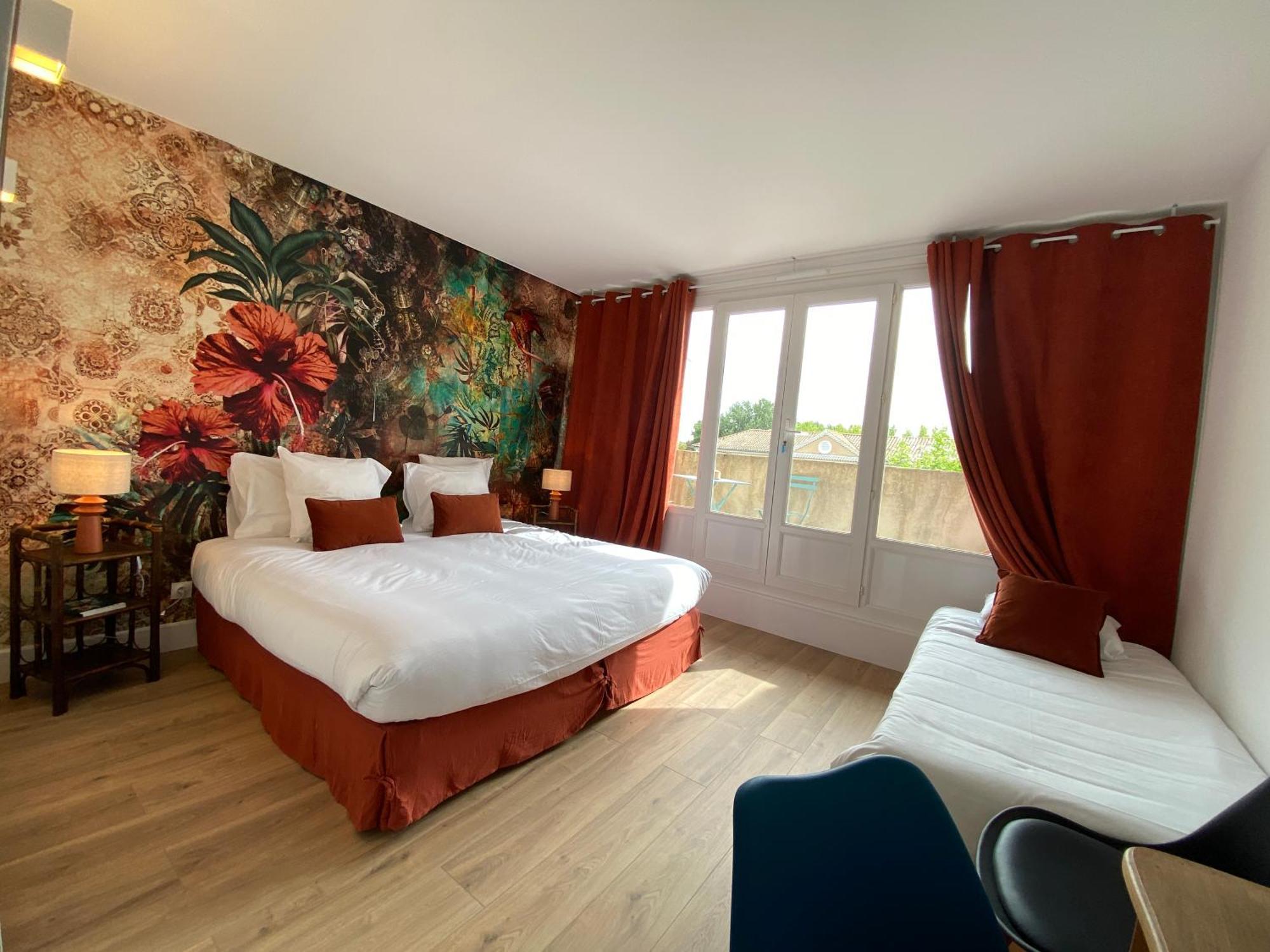 Logis Hotel Medieval, Montelimar Nord ロシュモール エクステリア 写真