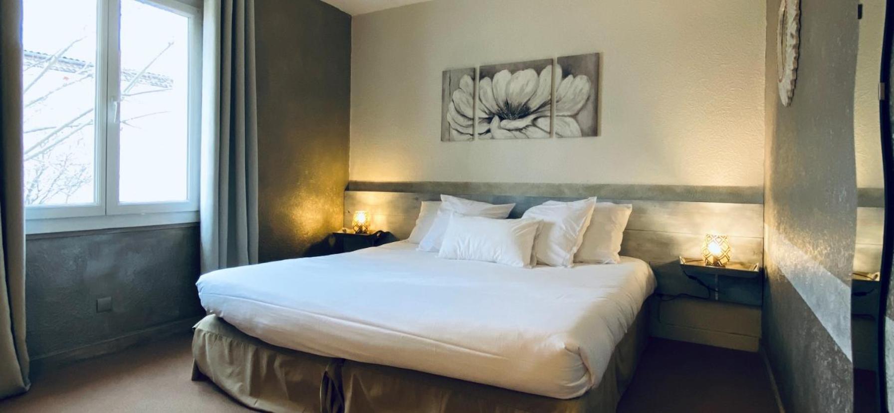 Logis Hotel Medieval, Montelimar Nord ロシュモール エクステリア 写真
